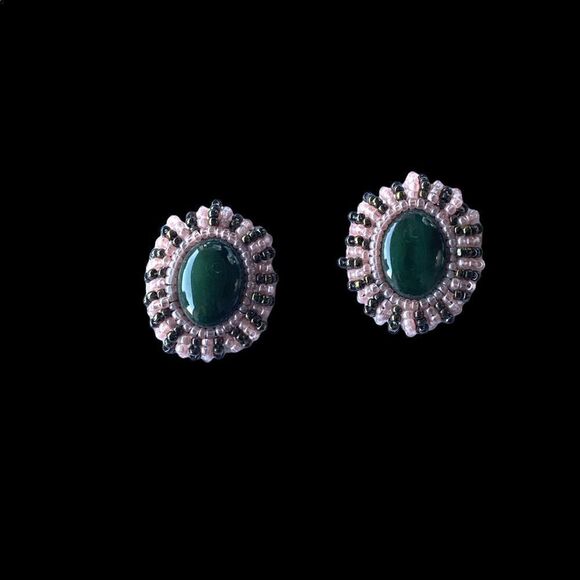 Vtg natural green cab with pink and ab green glass beads round pierced earrings - Picture 12 of 13